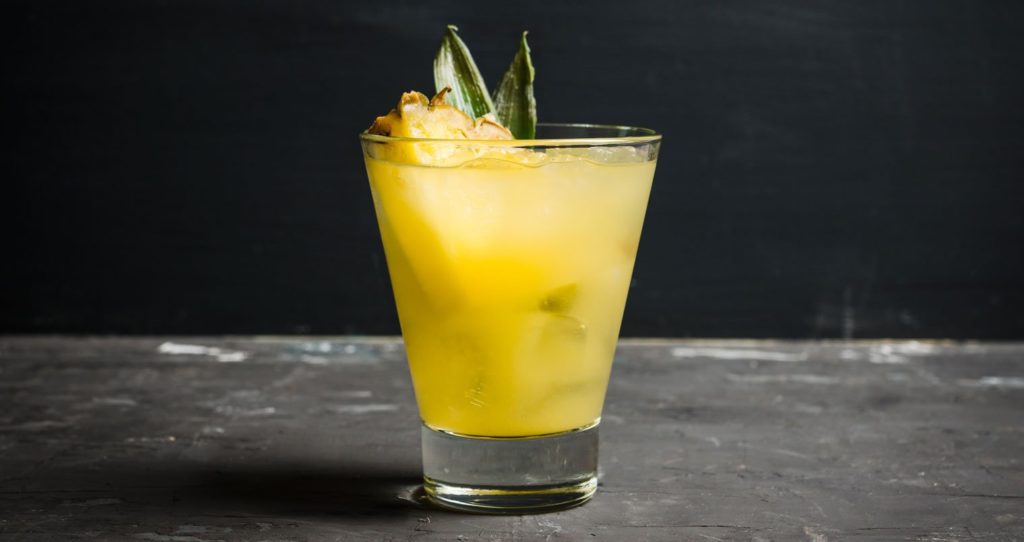 The 6 Best Things to Mix With Rum Side Bar