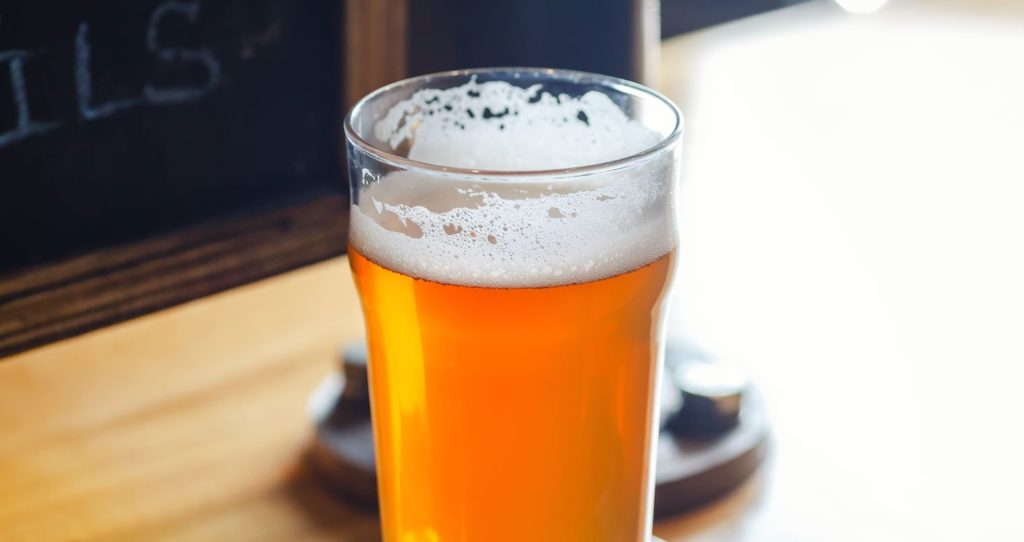 How To Tell the Difference Between a Pale Ale and IPA Side Bar